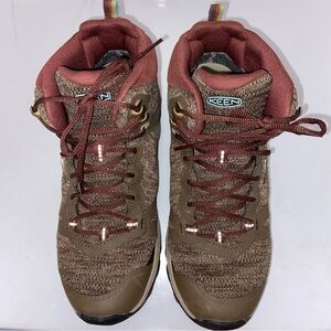 Women’s Keen waterproof hiking boots - Terradora 2 mids Size 8